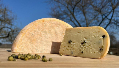 Produktfoto zu Bliesgauer grüner Pfeffer - Rohmilchkäse, 40% F.i.d.Tr.