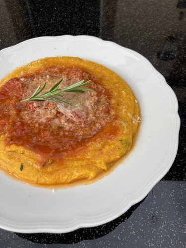 Rezeptbild für Kürbispolenta mit Ofentomatensauce