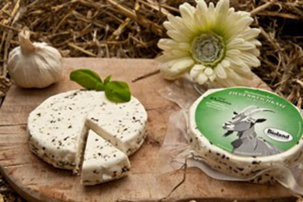 Produktfoto zu Ziegenweichkäse mit Basilikum_Knoblauch, ca. 180g (vakuumiert)