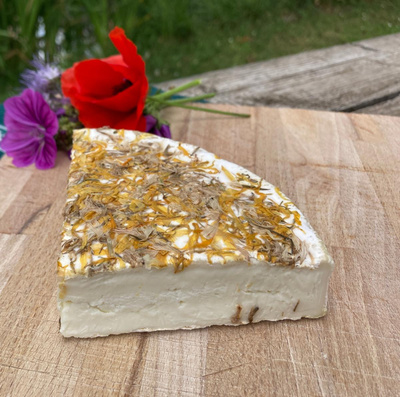 Produktfoto zu 1_4 Ziegenbrie Blütenbert mit Blütenmischung, ca. 225g