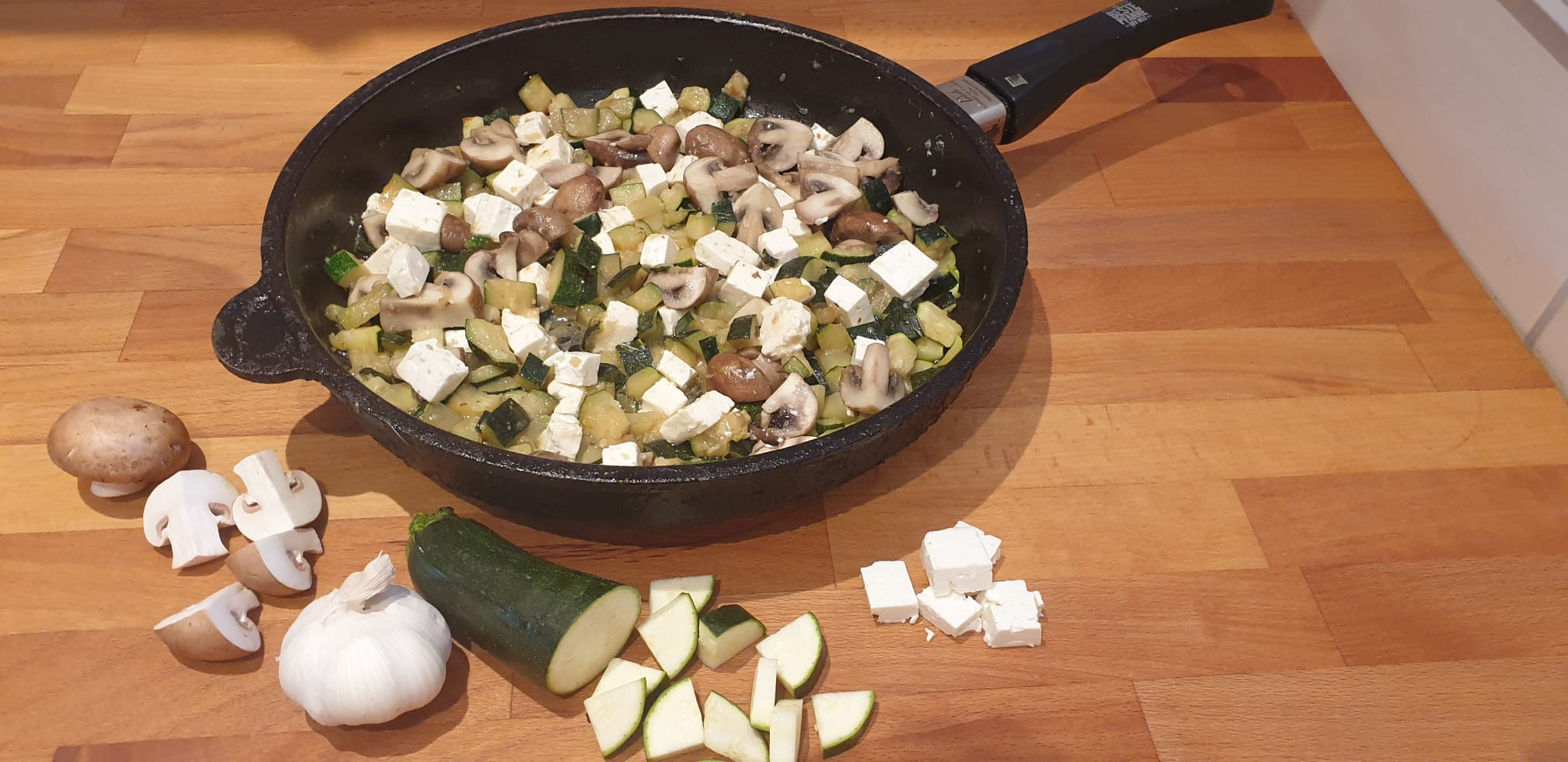 Rezeptbild für Katjas schnelle Zucchini-Pilz-Pfanne