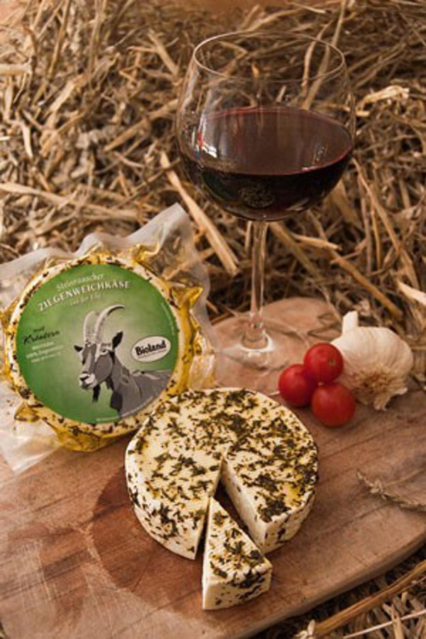 Produktfoto zu Ziegenweichkäse in Öl mit Kräutern, ca. 180g (vakuumiert)