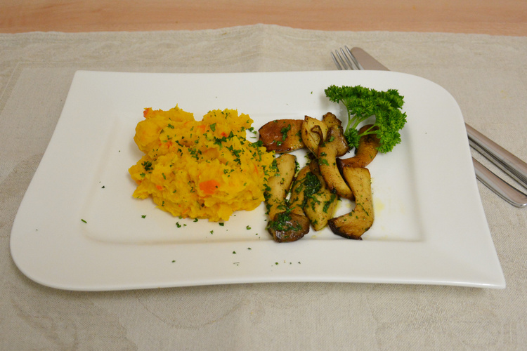 Rezeptbild für Kräuterseitlinge mit Kürbis-Kartoffel-Püree