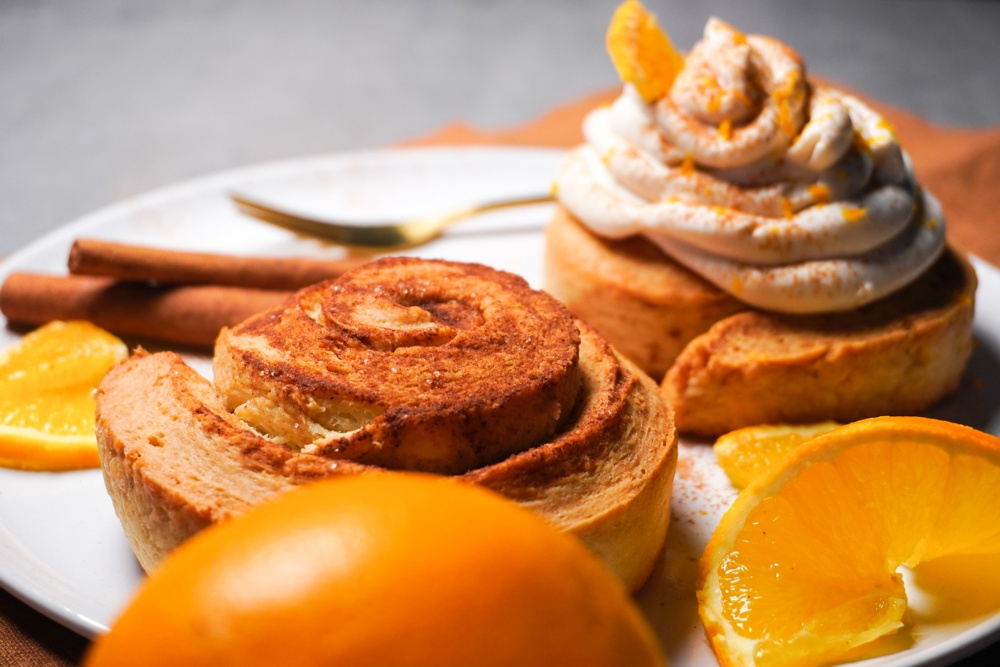 Rezeptbild für Zimtschnecken mit Orangen-Topping (vegan)