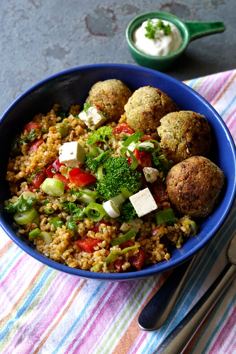 Rezeptbild für Couscous-Salat mit Falafelbällchen
