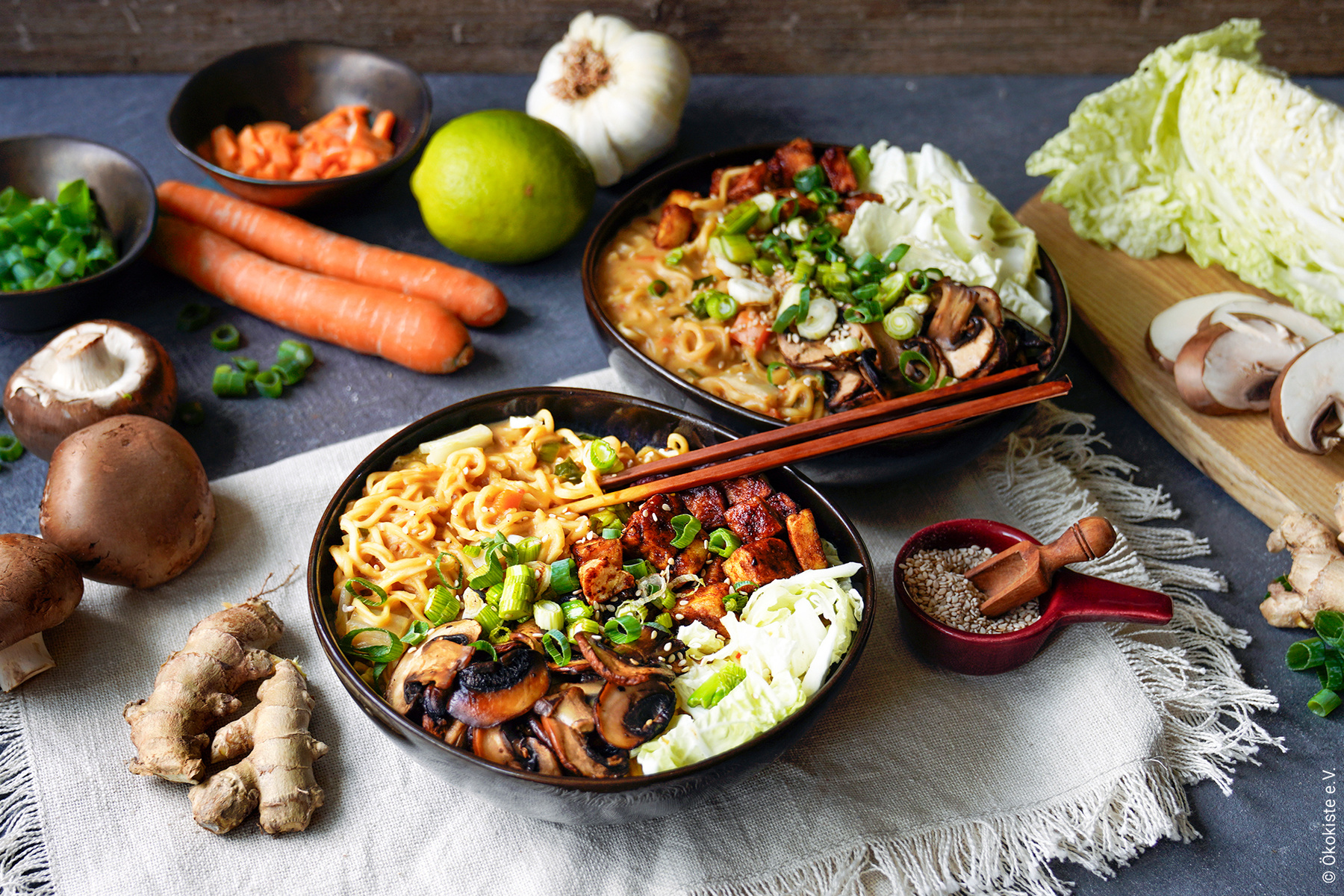 Rezeptbild für Thai-Ramen mit Pilzen und knusprigem Tofu